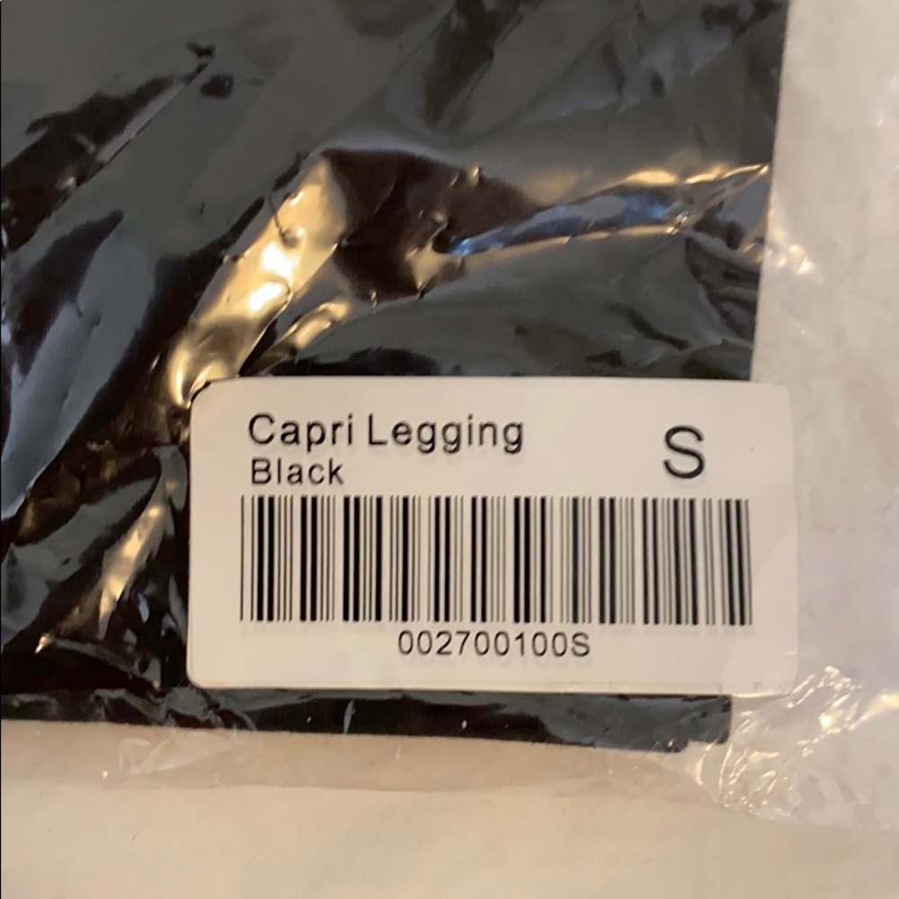 Ruby Ribbon Capri Legging - Picture 4 of 4